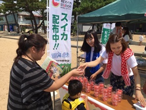 給スイカステーション in 渋川海水浴場