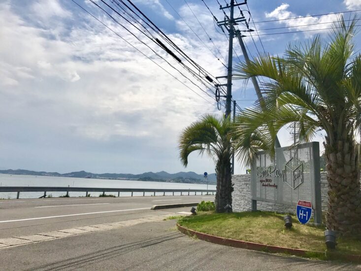 海沿いの素敵なカフェ