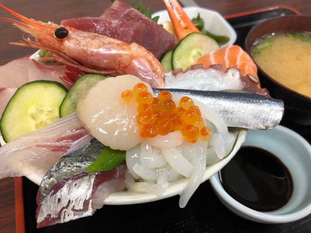 新鮮 豪華 海鮮丼が味わえる 市場の食堂 海と日本project In 岡山