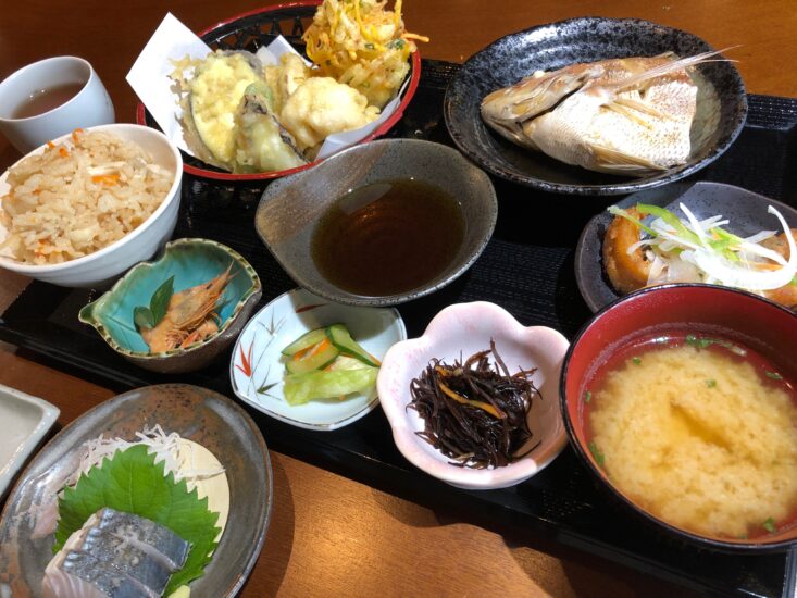 瀬戸内でとれた新鮮な魚介でつくる漁師飯を。