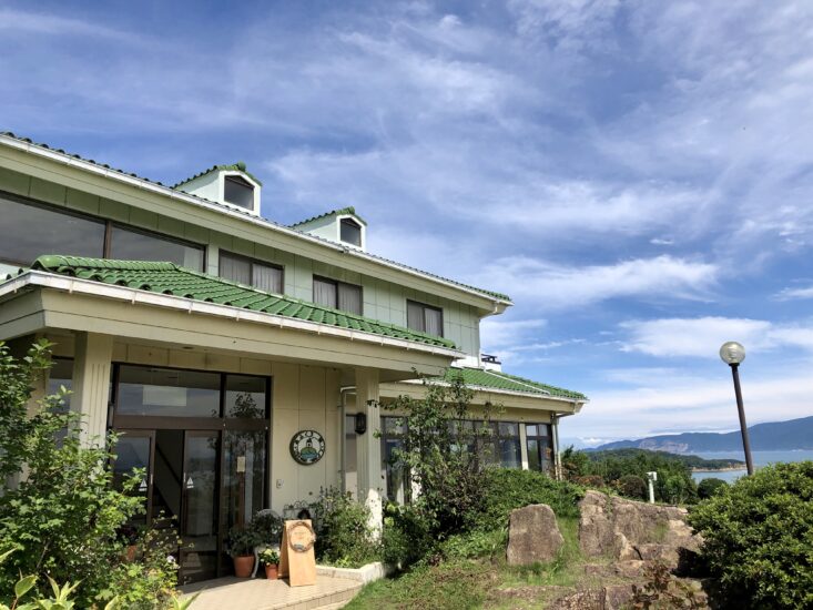 前島のカフェで海の幸たっぷりのランチを