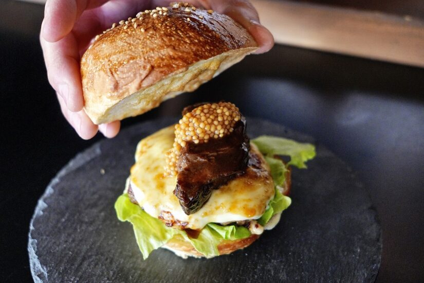 料理研究家のこだわりが詰まった、牛窓のハンバーガー店