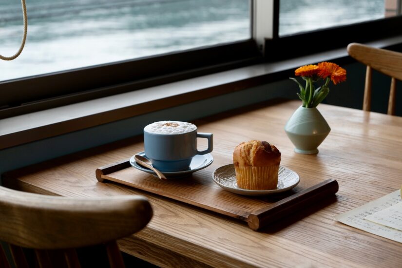 歴史に思いを馳せる、長島の海を眺める喫茶店